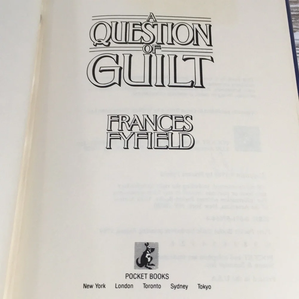 Simon & Schuster 🕵️‍♂️ british